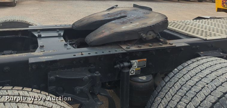 image for item NG9840 2020 Kenworth T680 semi truck