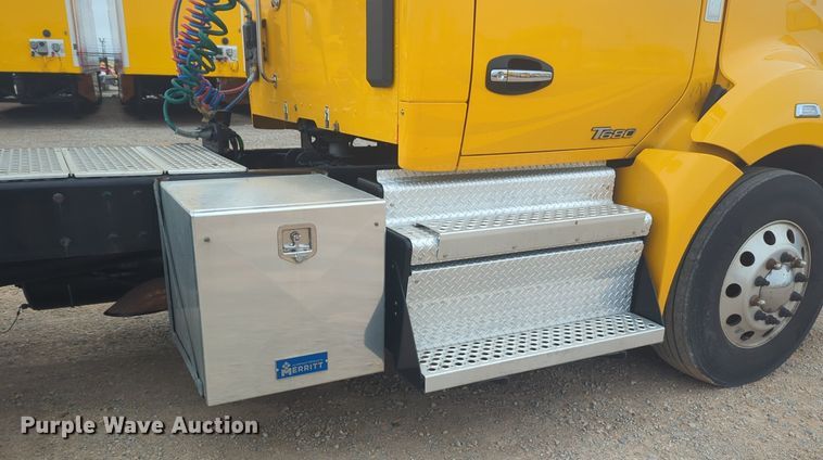 image for item NG9840 2020 Kenworth T680 semi truck