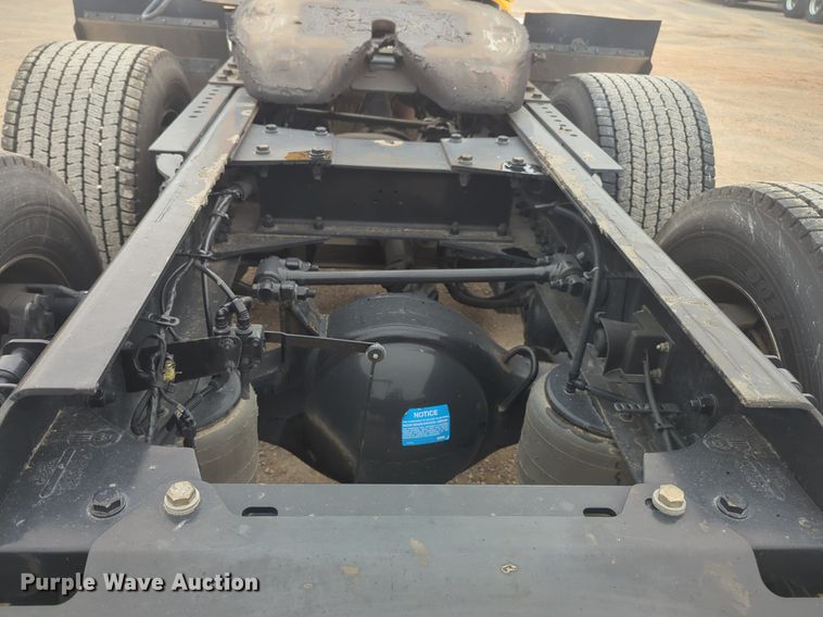 image for item NG9840 2020 Kenworth T680 semi truck