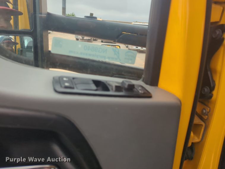 image for item NG9840 2020 Kenworth T680 semi truck