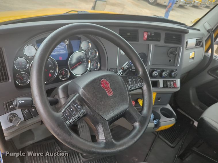 image for item NG9840 2020 Kenworth T680 semi truck