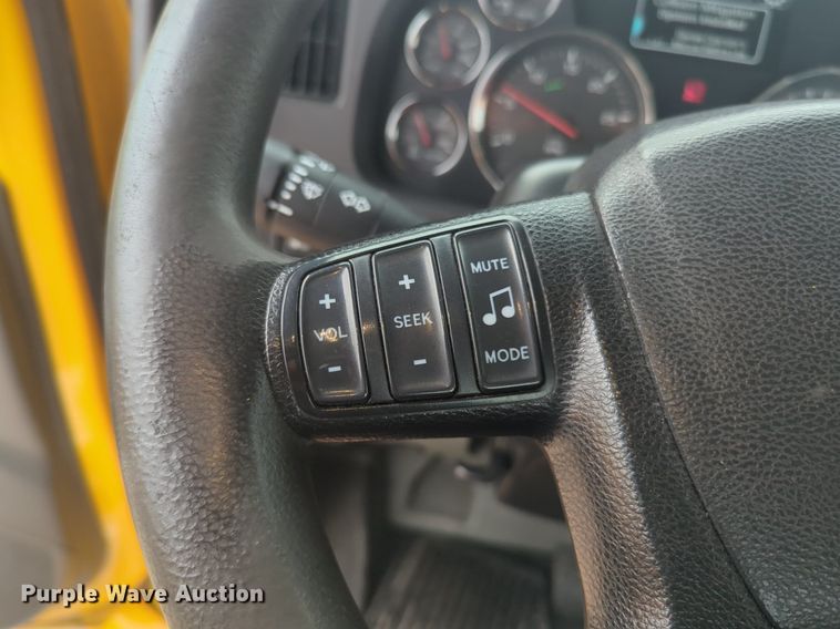 image for item NG9840 2020 Kenworth T680 semi truck