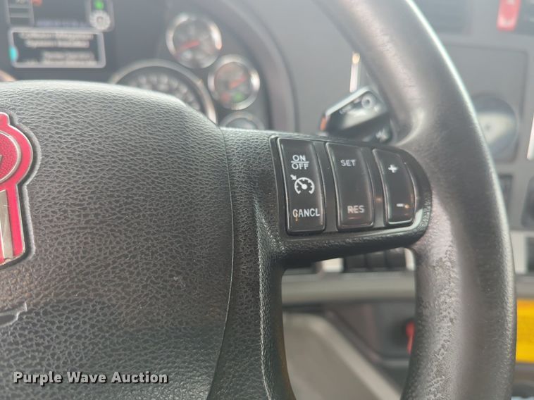 image for item NG9840 2020 Kenworth T680 semi truck