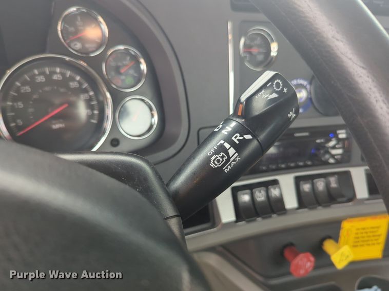 image for item NG9840 2020 Kenworth T680 semi truck