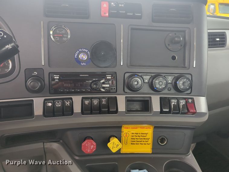 image for item NG9840 2020 Kenworth T680 semi truck