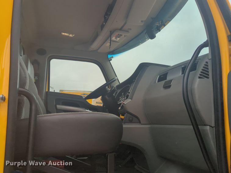 image for item NG9840 2020 Kenworth T680 semi truck