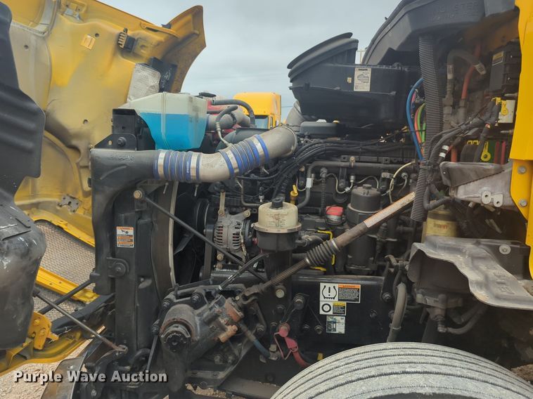 image for item NG9840 2020 Kenworth T680 semi truck