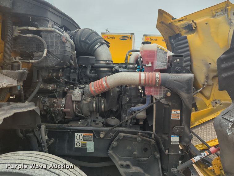 image for item NG9840 2020 Kenworth T680 semi truck