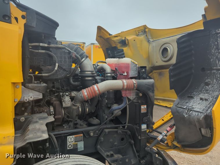 image for item NG9840 2020 Kenworth T680 semi truck