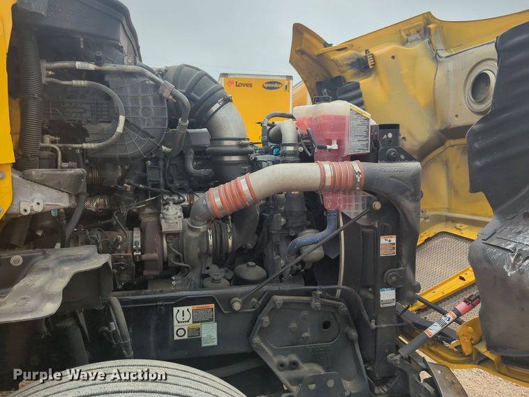 image for item NG9840 2020 Kenworth T680 semi truck