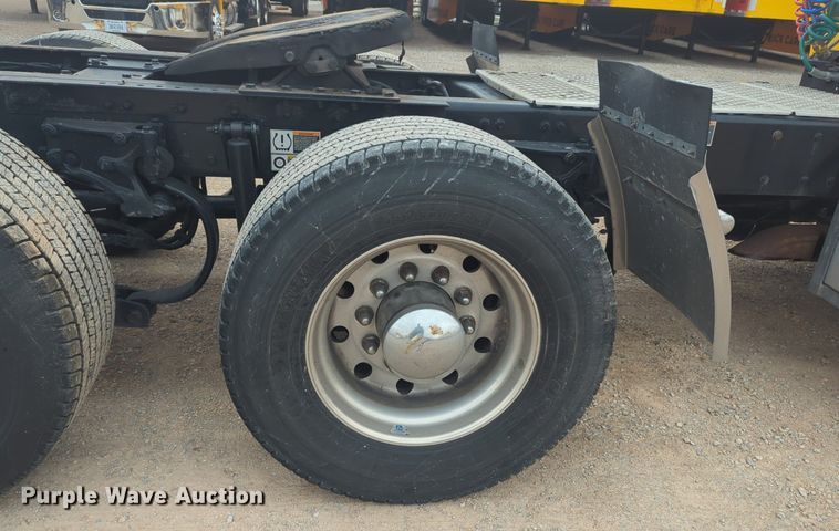 image for item NG9840 2020 Kenworth T680 semi truck