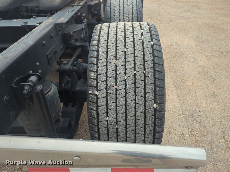 image for item NG9840 2020 Kenworth T680 semi truck