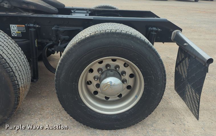 image for item NG9840 2020 Kenworth T680 semi truck