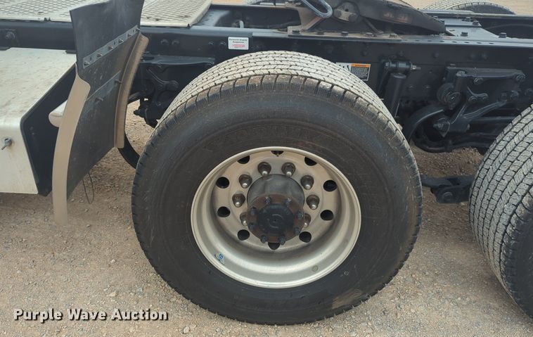 image for item NG9840 2020 Kenworth T680 semi truck