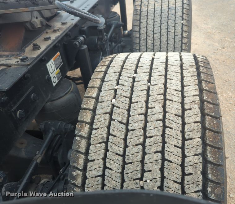 image for item NG9840 2020 Kenworth T680 semi truck