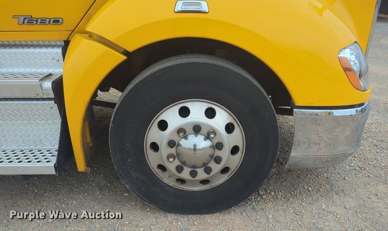 image for item NG9840 2020 Kenworth T680 semi truck