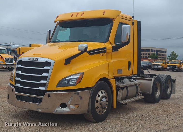 image for item NG9841 2021 Freightliner Cascadia semi truck