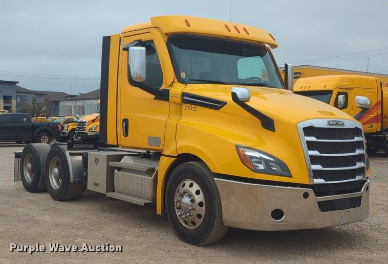 image for item NG9841 2021 Freightliner Cascadia semi truck