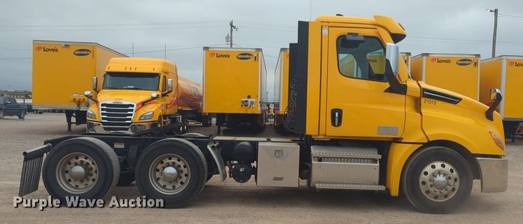 image for item NG9841 2021 Freightliner Cascadia semi truck