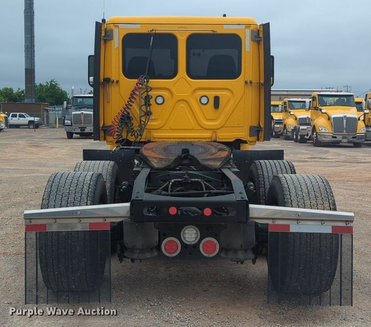 image for item NG9841 2021 Freightliner Cascadia semi truck