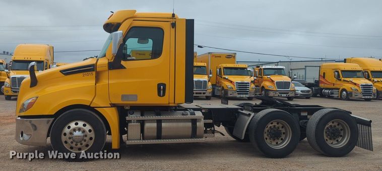 image for item NG9841 2021 Freightliner Cascadia semi truck