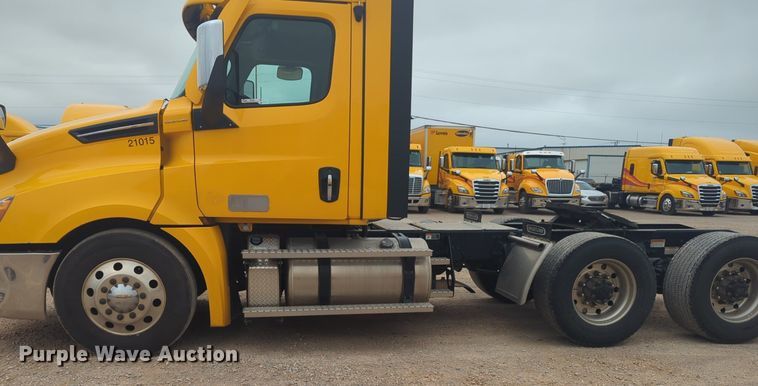 image for item NG9841 2021 Freightliner Cascadia semi truck