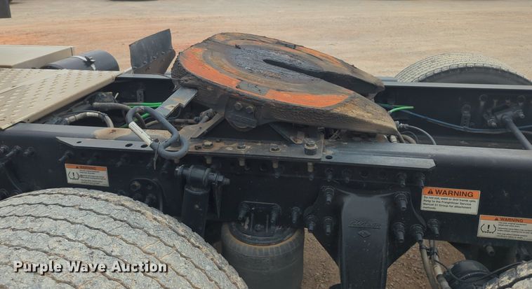 image for item NG9841 2021 Freightliner Cascadia semi truck