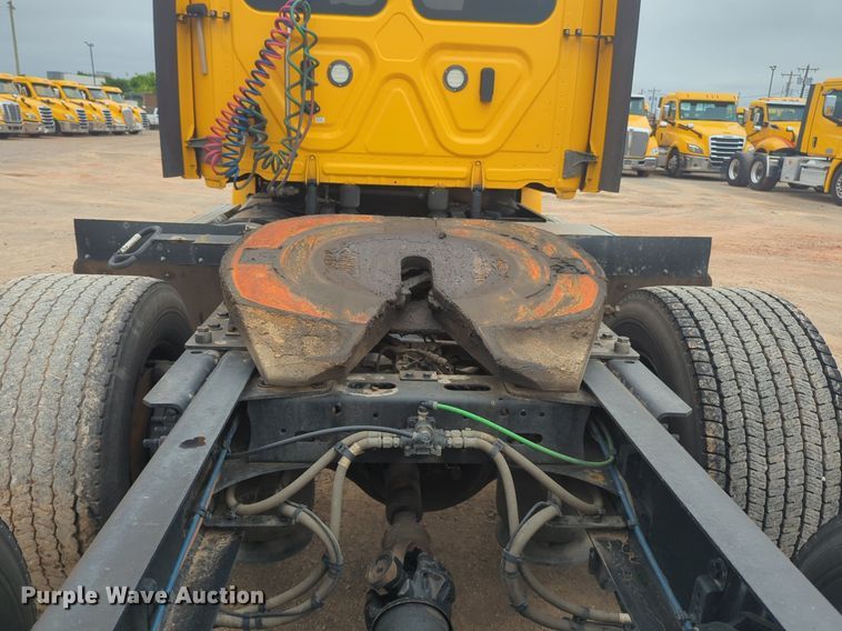 image for item NG9841 2021 Freightliner Cascadia semi truck