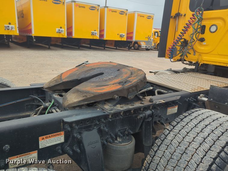 image for item NG9841 2021 Freightliner Cascadia semi truck