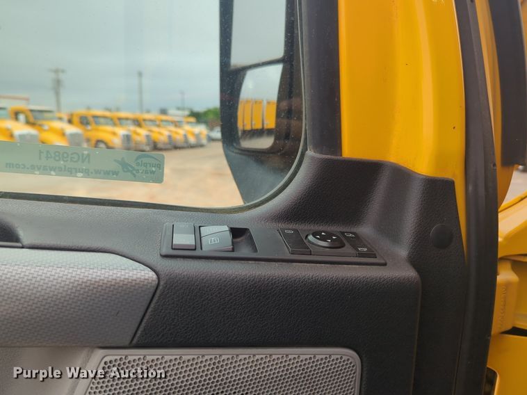 image for item NG9841 2021 Freightliner Cascadia semi truck