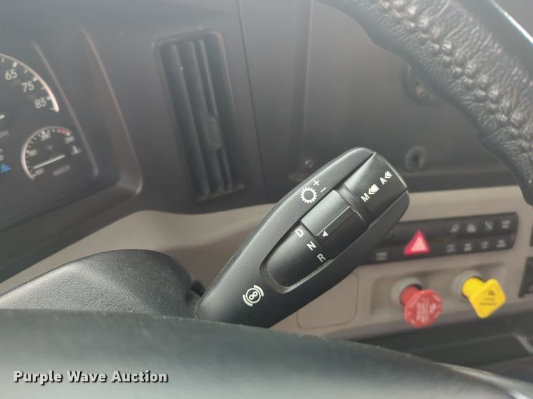 image for item NG9841 2021 Freightliner Cascadia semi truck