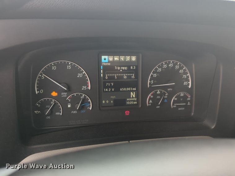 image for item NG9841 2021 Freightliner Cascadia semi truck