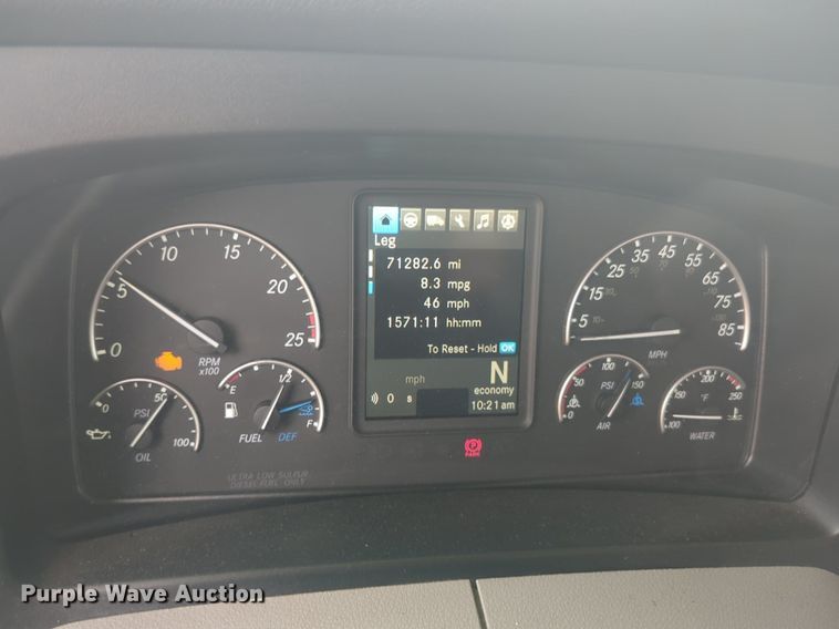 image for item NG9841 2021 Freightliner Cascadia semi truck