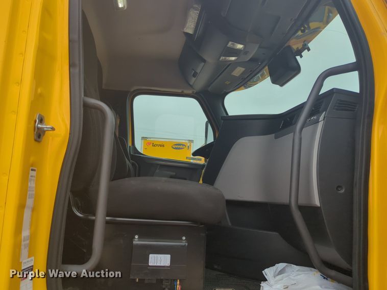 image for item NG9841 2021 Freightliner Cascadia semi truck