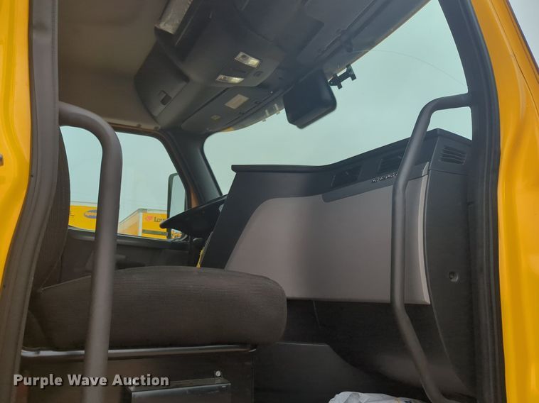 image for item NG9841 2021 Freightliner Cascadia semi truck