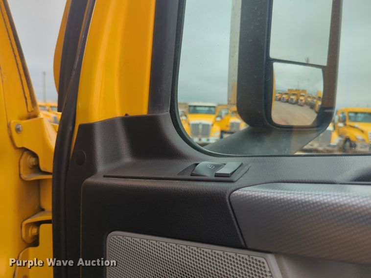 image for item NG9841 2021 Freightliner Cascadia semi truck