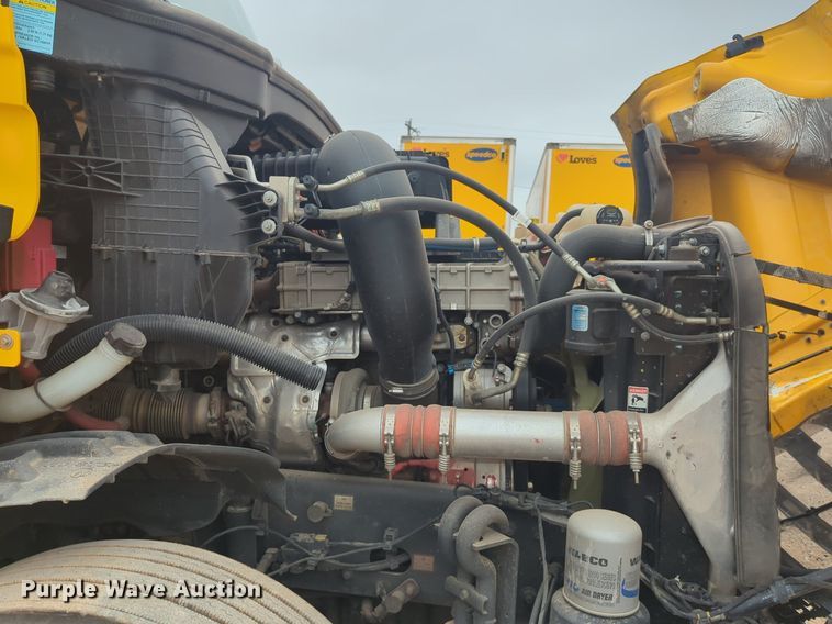 image for item NG9841 2021 Freightliner Cascadia semi truck