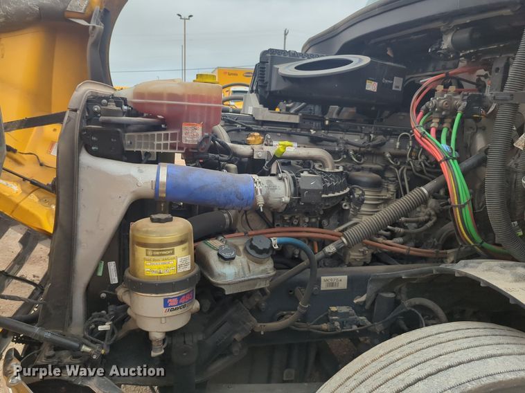 image for item NG9841 2021 Freightliner Cascadia semi truck