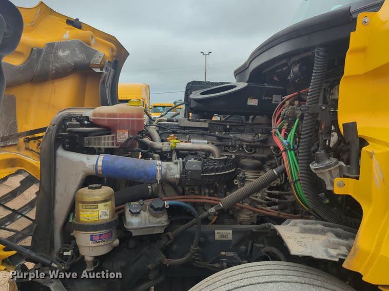 image for item NG9841 2021 Freightliner Cascadia semi truck