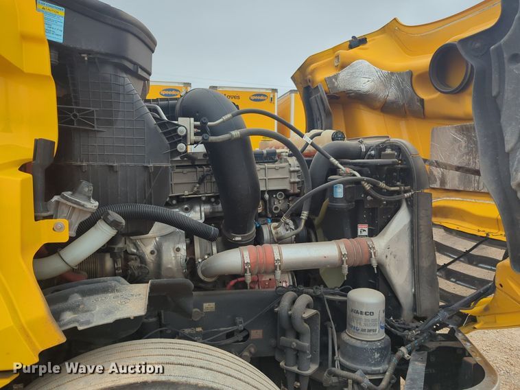 image for item NG9841 2021 Freightliner Cascadia semi truck