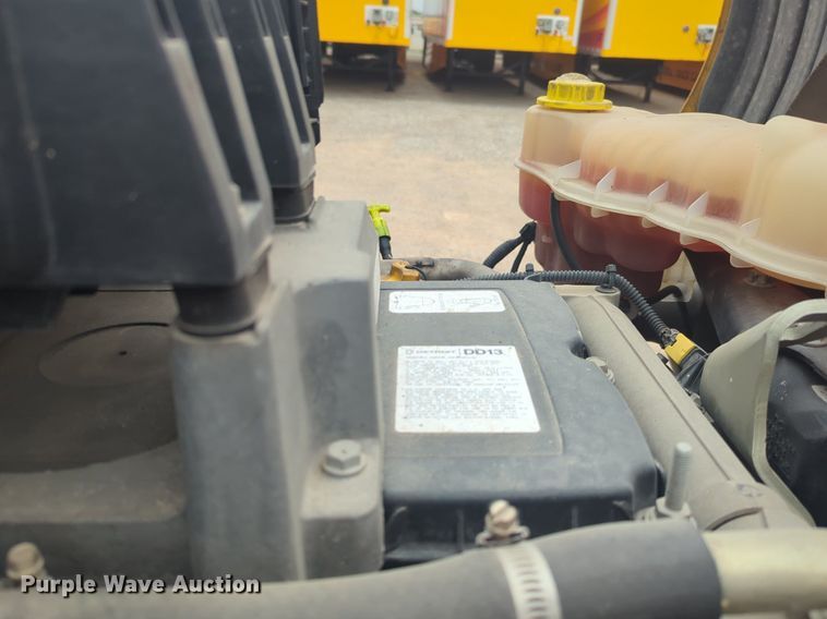 image for item NG9841 2021 Freightliner Cascadia semi truck