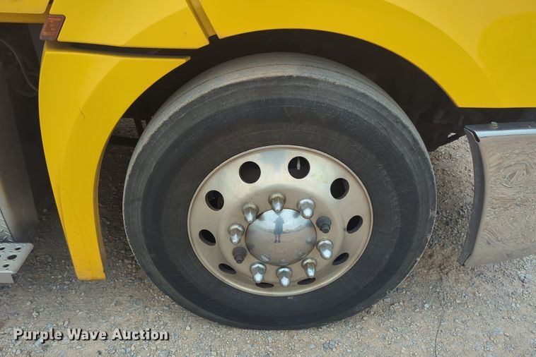 image for item NG9841 2021 Freightliner Cascadia semi truck