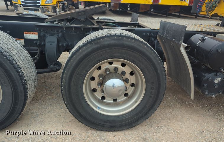 image for item NG9841 2021 Freightliner Cascadia semi truck