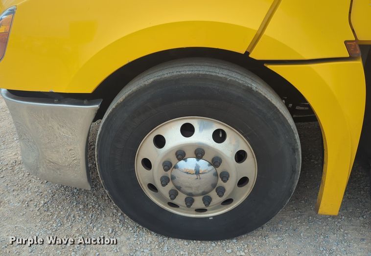 image for item NG9841 2021 Freightliner Cascadia semi truck