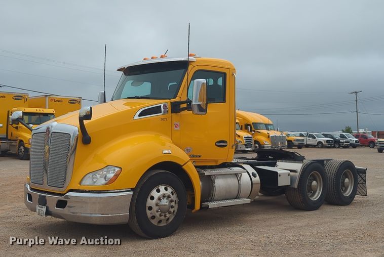 image for item NG9842 2020 Kenworth T680 semi truck