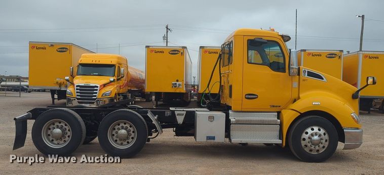 image for item NG9842 2020 Kenworth T680 semi truck