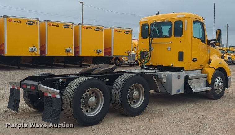 image for item NG9842 2020 Kenworth T680 semi truck