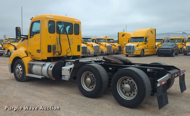 image for item NG9842 2020 Kenworth T680 semi truck