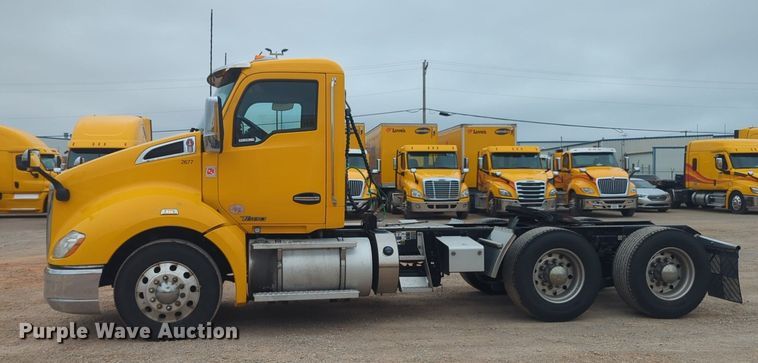 image for item NG9842 2020 Kenworth T680 semi truck