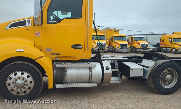 image for item NG9842 2020 Kenworth T680 semi truck